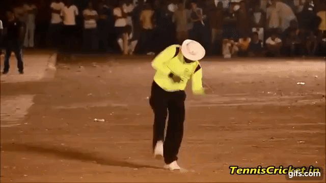 દર્શકો ક્રિકેટર્સના ચોગ્ગા-છગ્ગા જોવા નથી આવતાં, આ અંપાયરને જોવા આવે છે, તમે ક્યારેય નહીં જોયો હોય આવો ‘ડાન્સિંગ અંપાયર’ : જુઓ Video