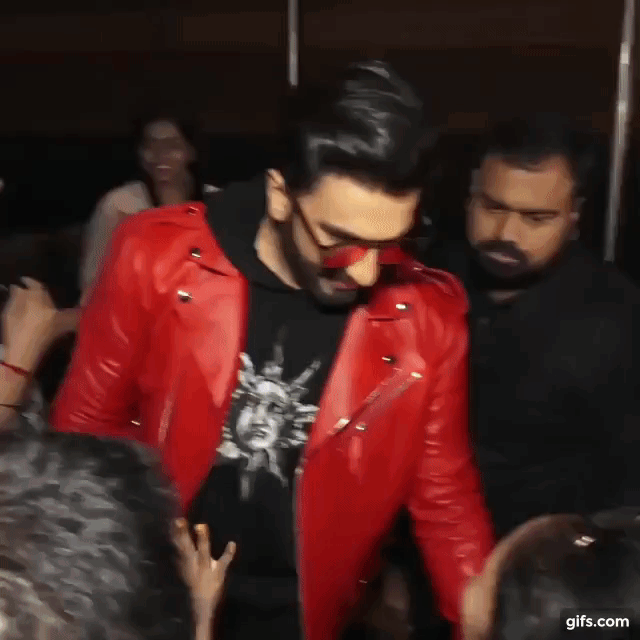 હાલમાં જ લગ્ન કરનાર રણવીરે બધાની સામે એક મહિલાને ગાલ પર કરી KISS, પણ કેમ, જુઓ Video